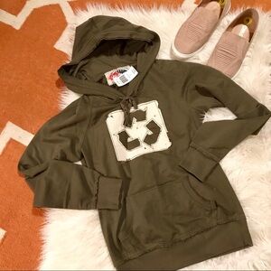 NWT adorable Kiss The Girl pullover sweatshirt